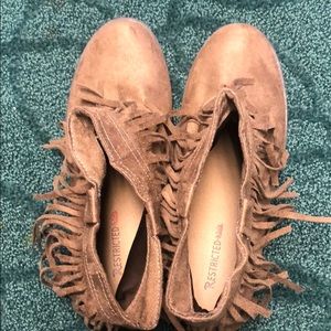 NWOT kids restricted boots size 5